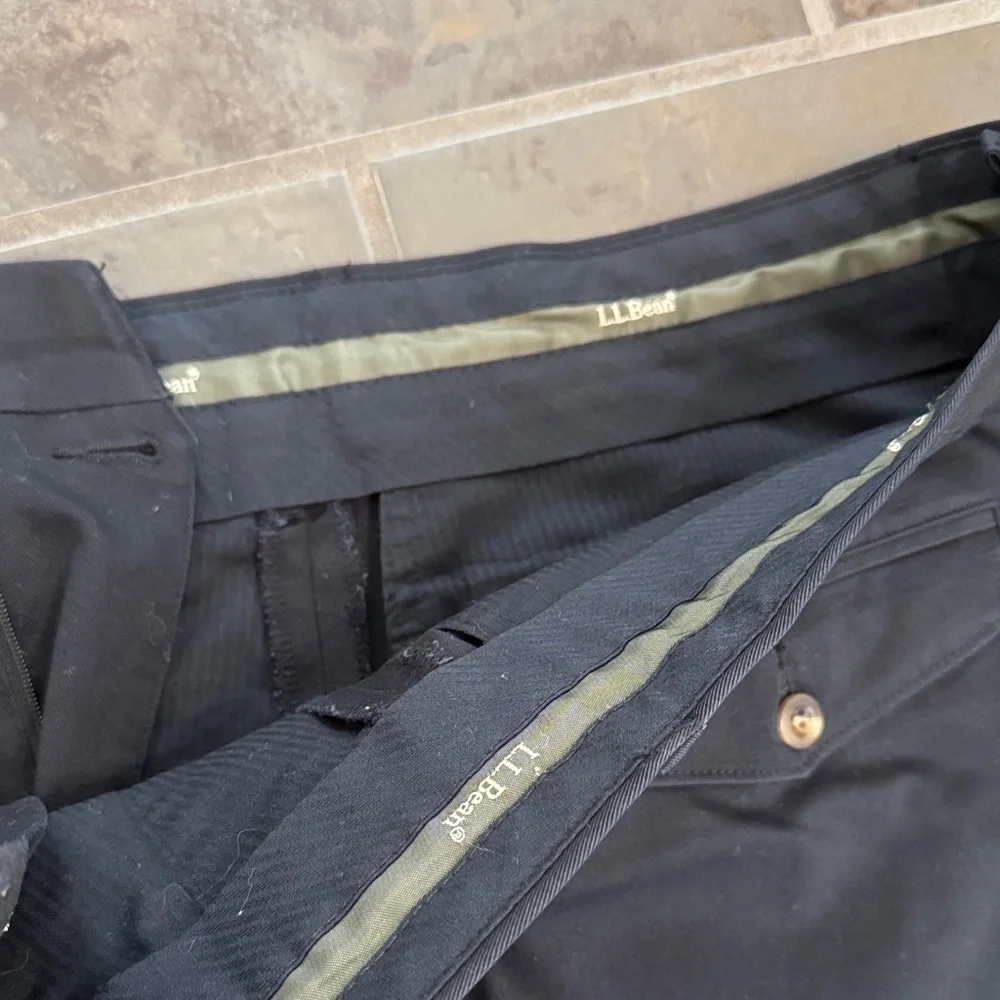 L.L. Bean Men’s Natural Fit Classic Black Chinos Pants Pleated Cuffed Size 36x32